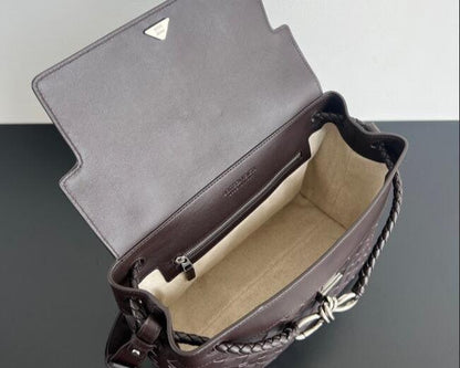 Bottega Veneta  Small Andiamo Messenger Bag in Intrecciato Leathers 💚