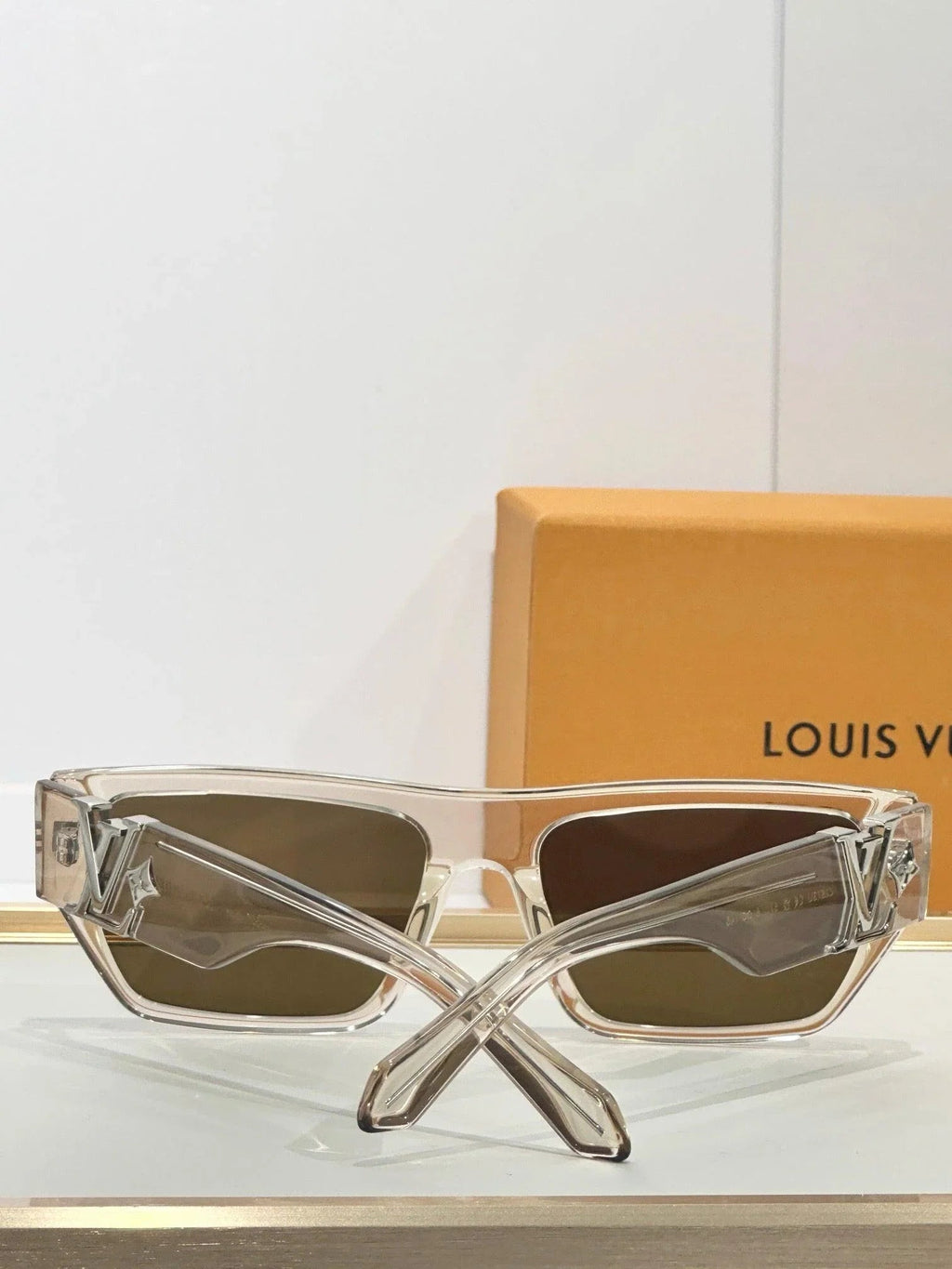 Louis Vuitton Z2873U LV Flower Low Square Sunglasses  ✨