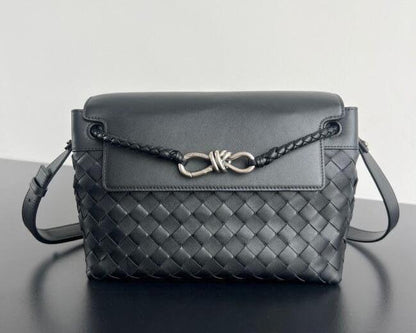 Bottega Veneta  Small Andiamo Messenger Bag in Intrecciato Leathers 💚