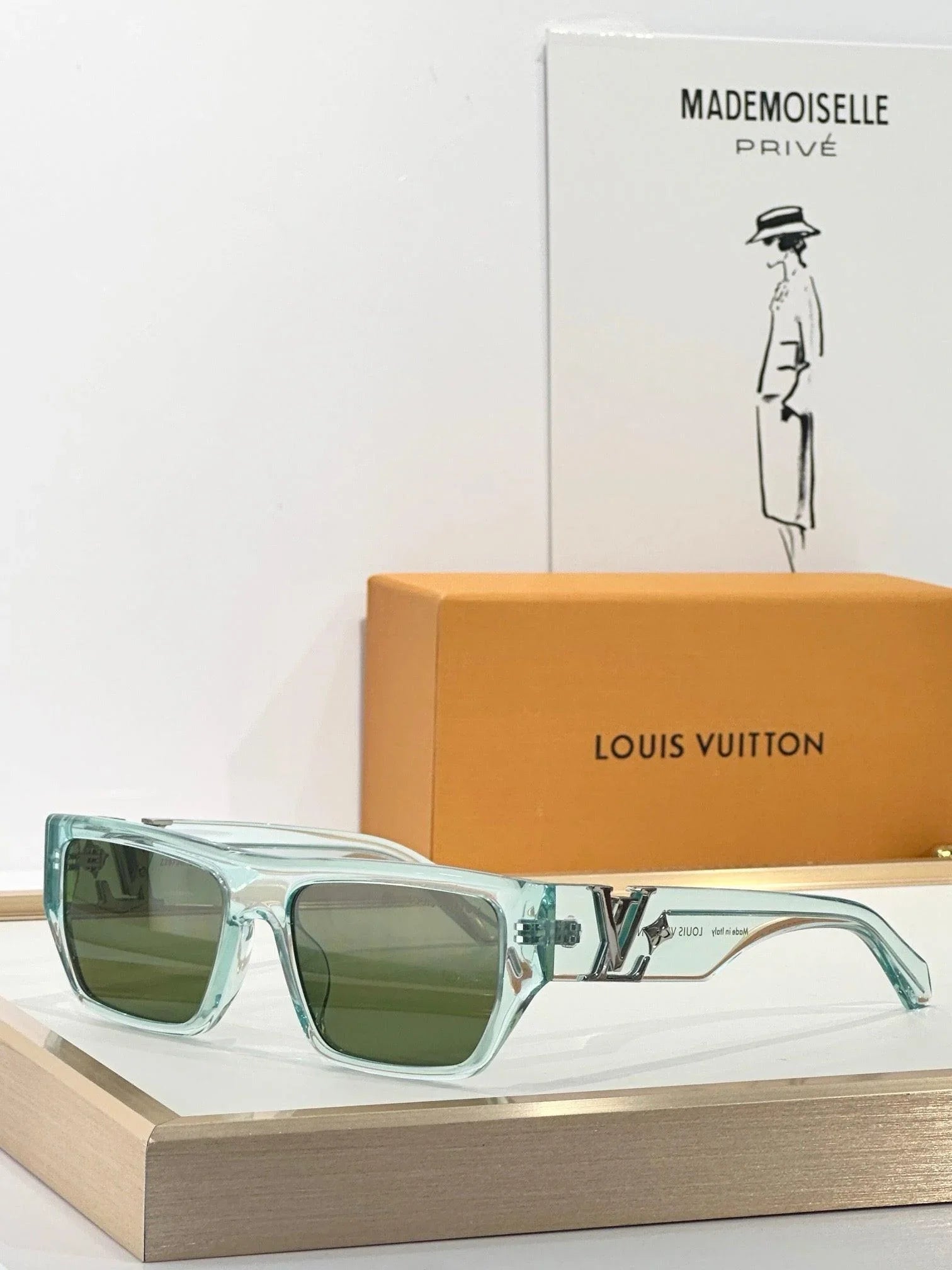 Louis Vuitton Z2873U LV Flower Low Square Sunglasses  ✨