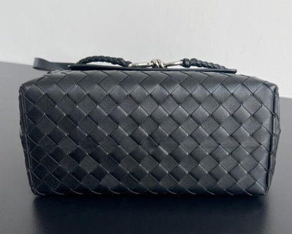 Bottega Veneta  Small Andiamo Messenger Bag in Intrecciato Leathers 💚