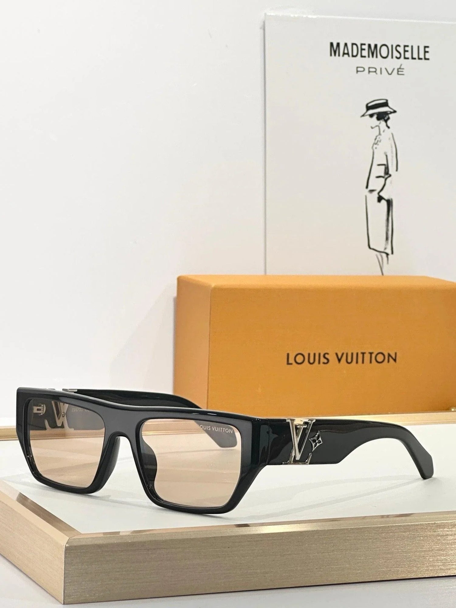 Louis Vuitton Z2873U LV Flower Low Square Sunglasses  ✨