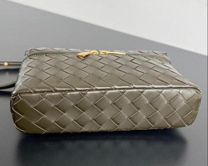 Bottega Veneta Bang Bang Vanity Case in Intrecciato Leathers 💚