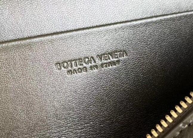 Bottega Veneta Bang Bang Vanity Case in Intrecciato Leathers 💚