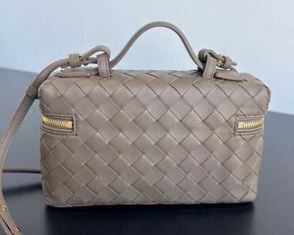 Bottega Veneta Bang Bang Vanity Case in Intrecciato Leathers 💚