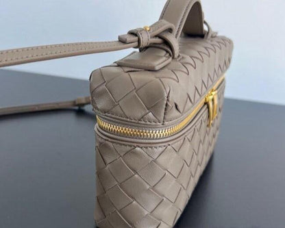 Bottega Veneta Bang Bang Vanity Case in Intrecciato Leathers 💚