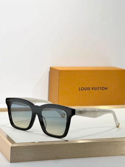 Louis Vuitton Z2970W LV Script Square Sunglasses ✨