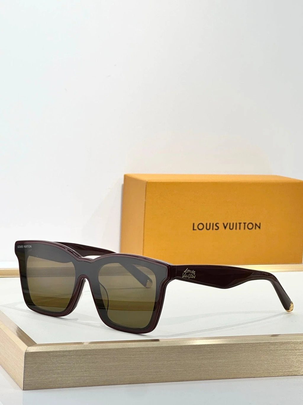 Louis Vuitton Z2970W LV Script Square Sunglasses ✨