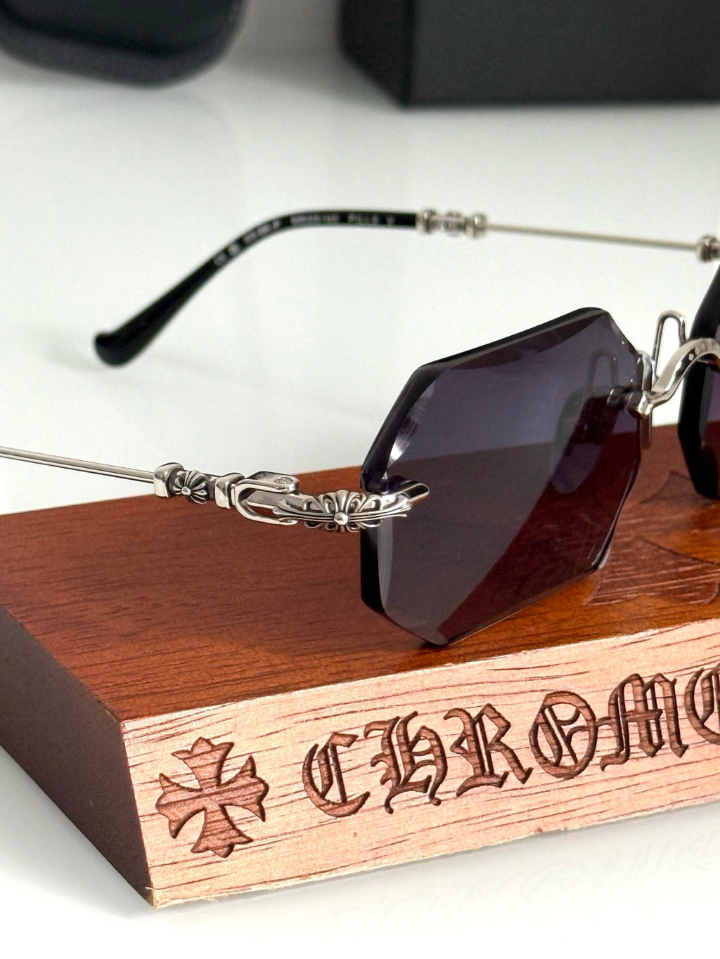 CHROME HEARTS PILLS V Floral Temple Rimless Photochromic Glasses ⚜️