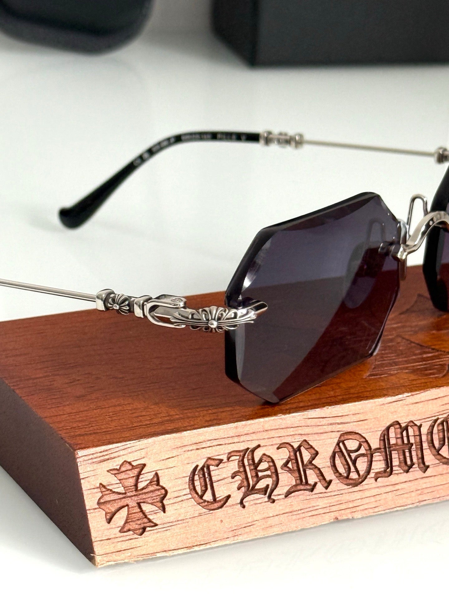 CHROME HEARTS PILLS V Floral Temple Rimless Photochromic Glasses ⚜️
