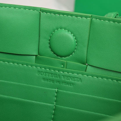 Bottega Veneta Small Cassette Small Intreccio leather bag 💚