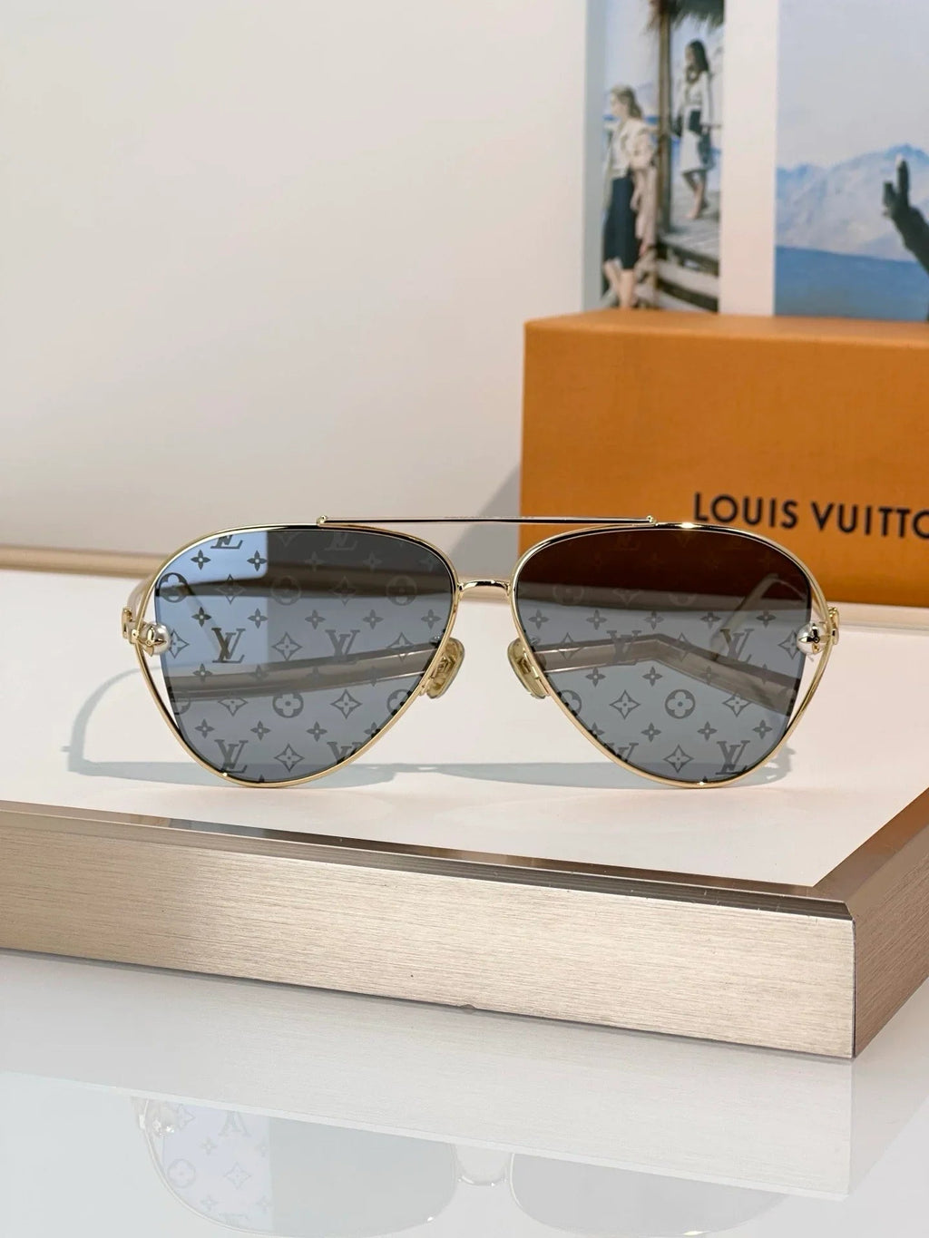 Louis Vuitton Z2994U Pearl Twirl Square Sunglasses   ✨