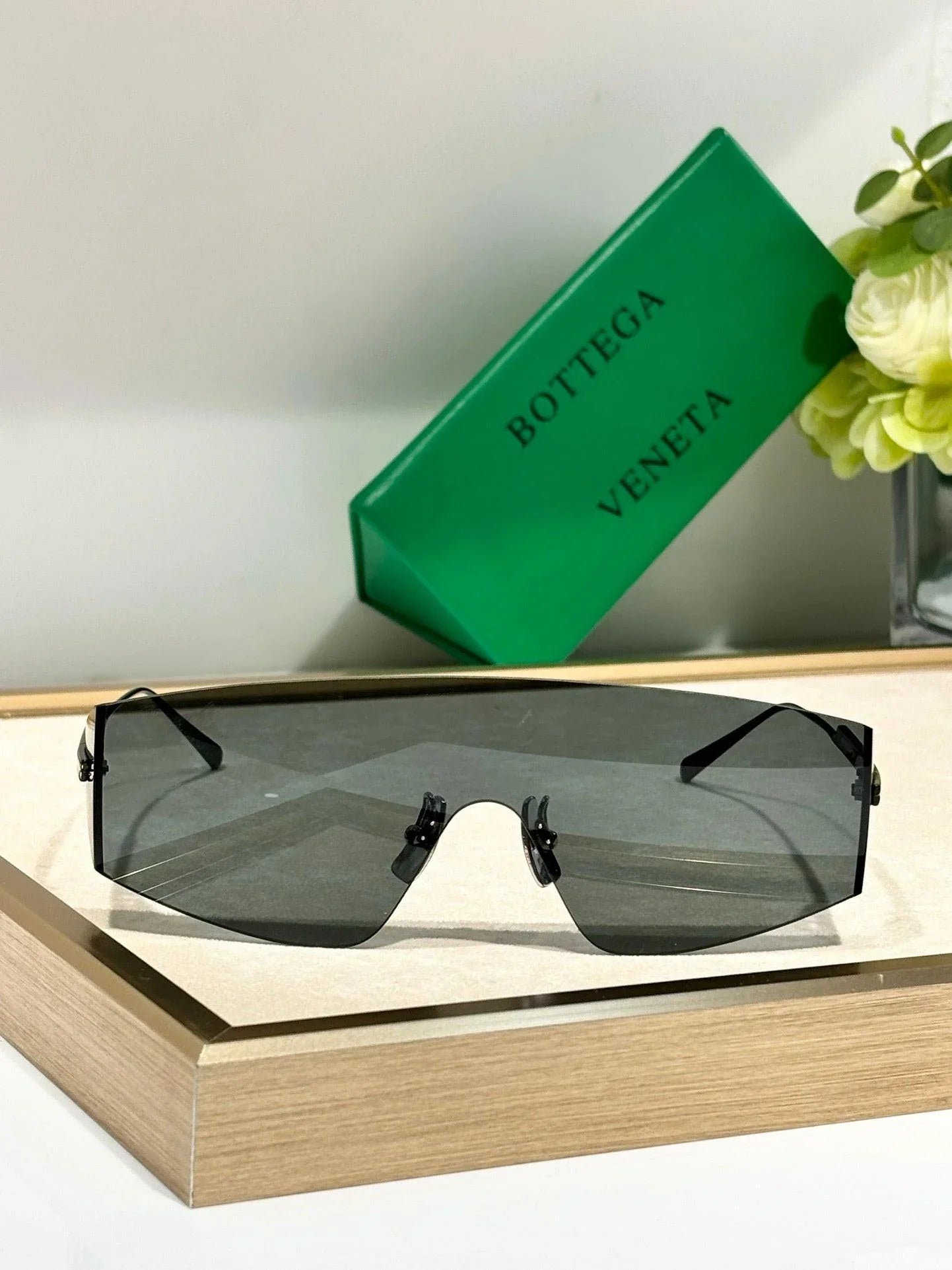 BOTTEGA VENETA BV1299S Unapologetic Sunglasses💚