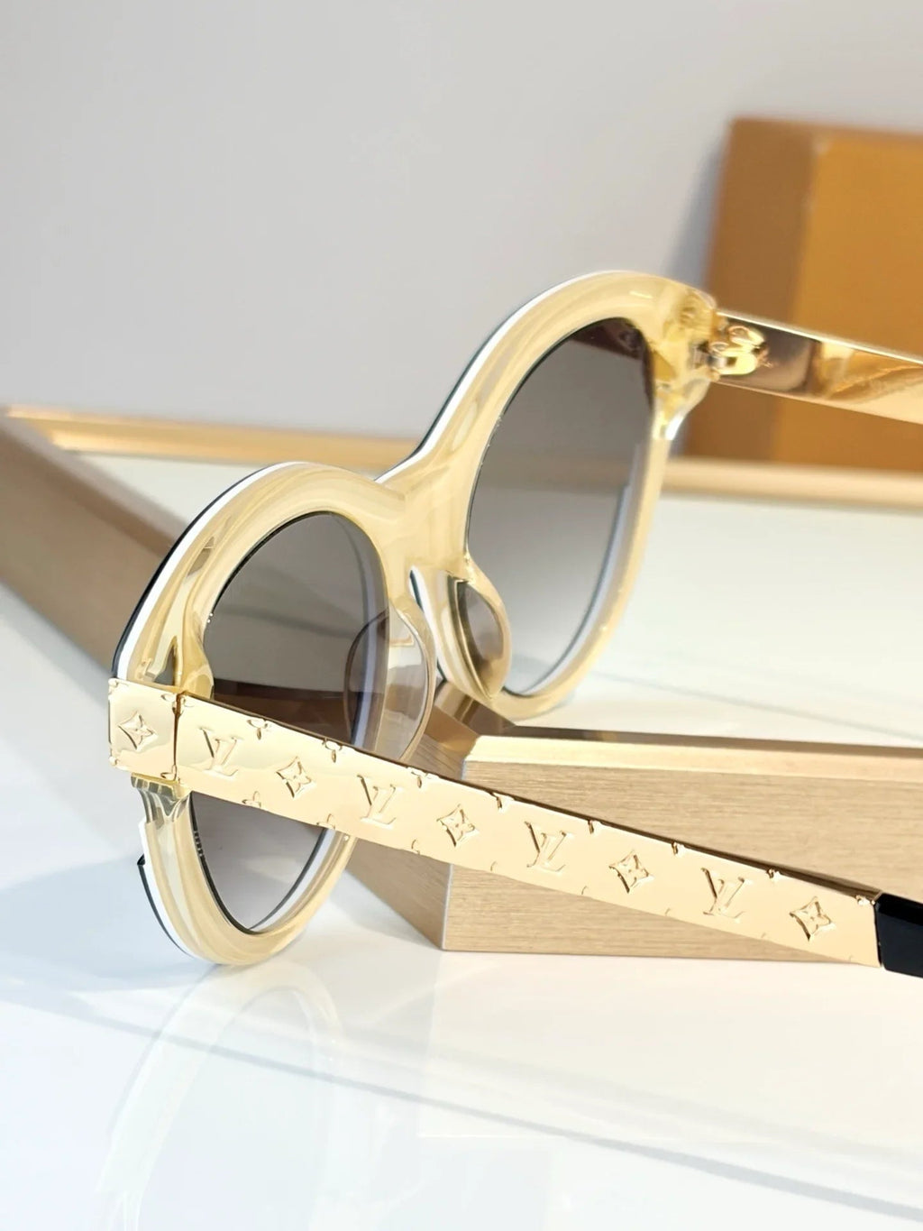 Louis Vuitton Z1857W LV Petit Soupçon Cat Eye Sunglasses  ✨
