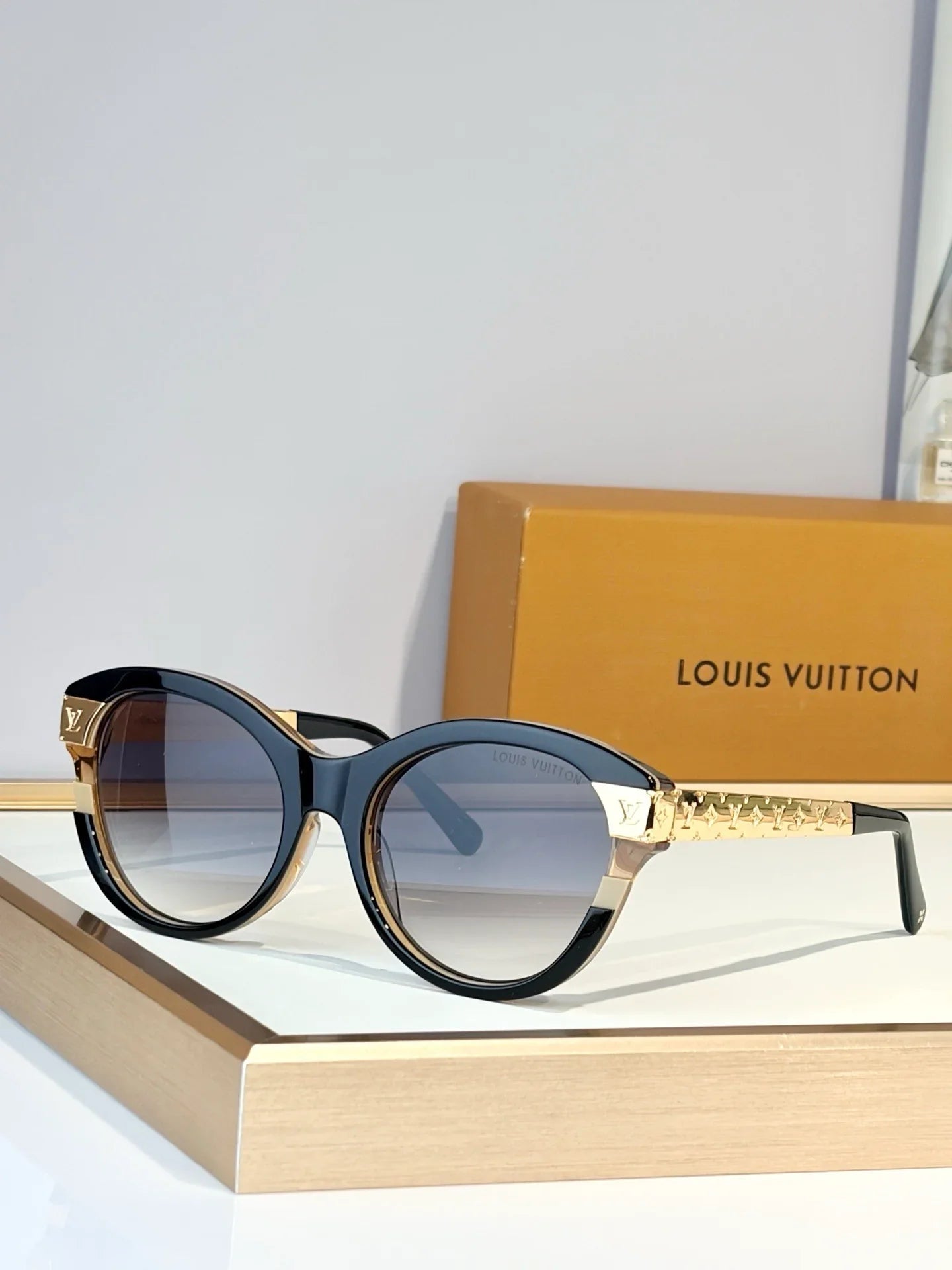 Louis Vuitton Z1857W LV Petit Soupçon Cat Eye Sunglasses  ✨