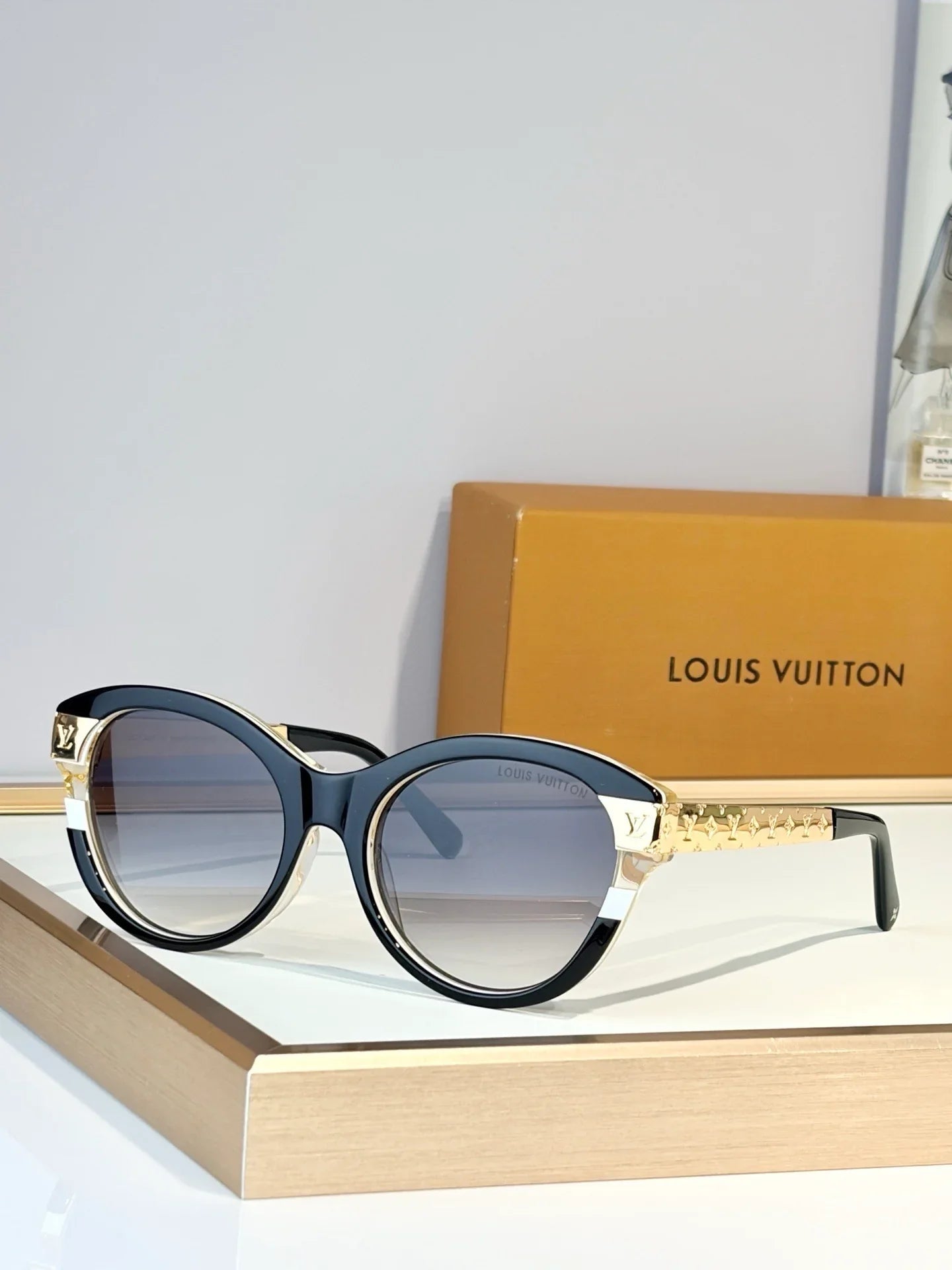 Louis Vuitton Z1857W LV Petit Soupçon Cat Eye Sunglasses  ✨