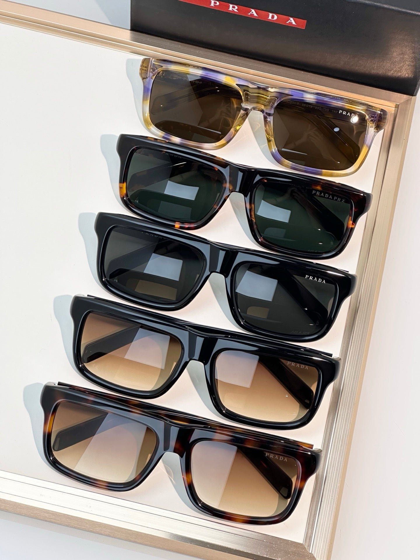 PRADA PR D11SF Sunglasses  🟥