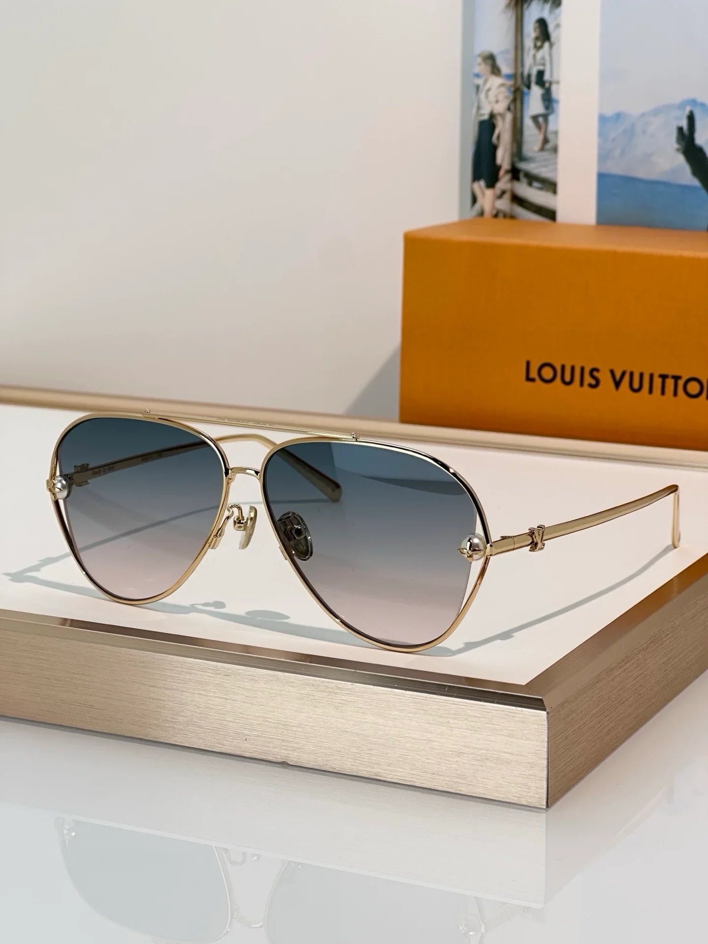 Louis Vuitton Z2994U Pearl Twirl Square Sunglasses   ✨