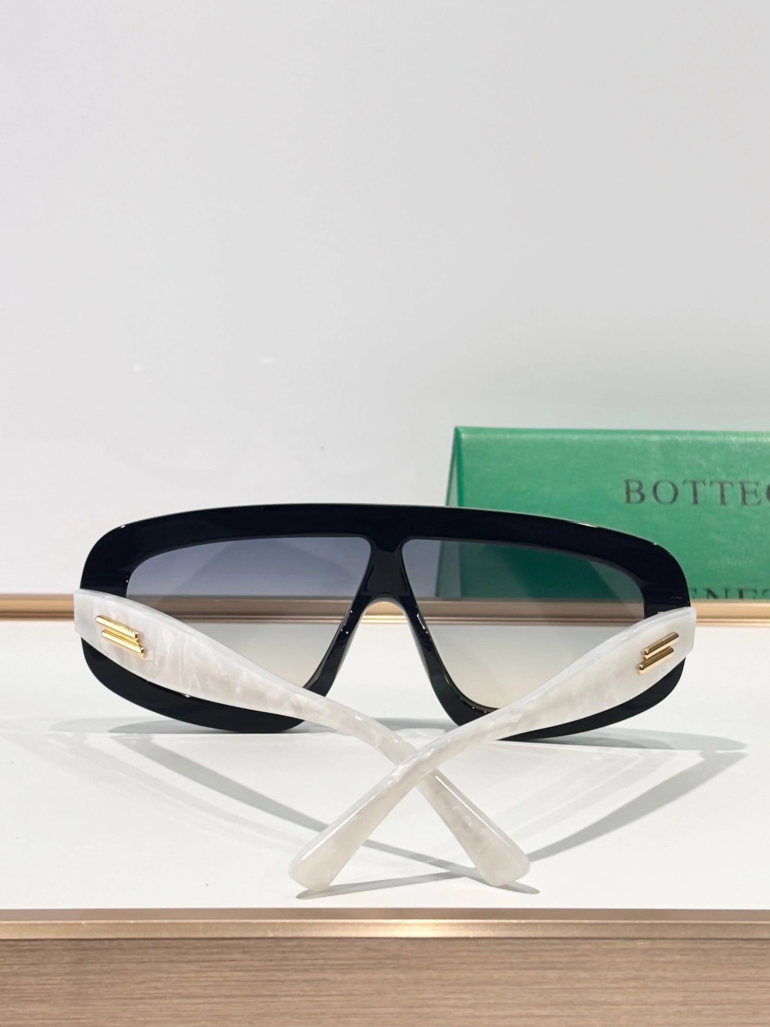 BOTTEGA VENETA  BV1281S 001 - As Seen On Tracee Ellis Ross &amp; Pooja Hegde Sunglasses💚