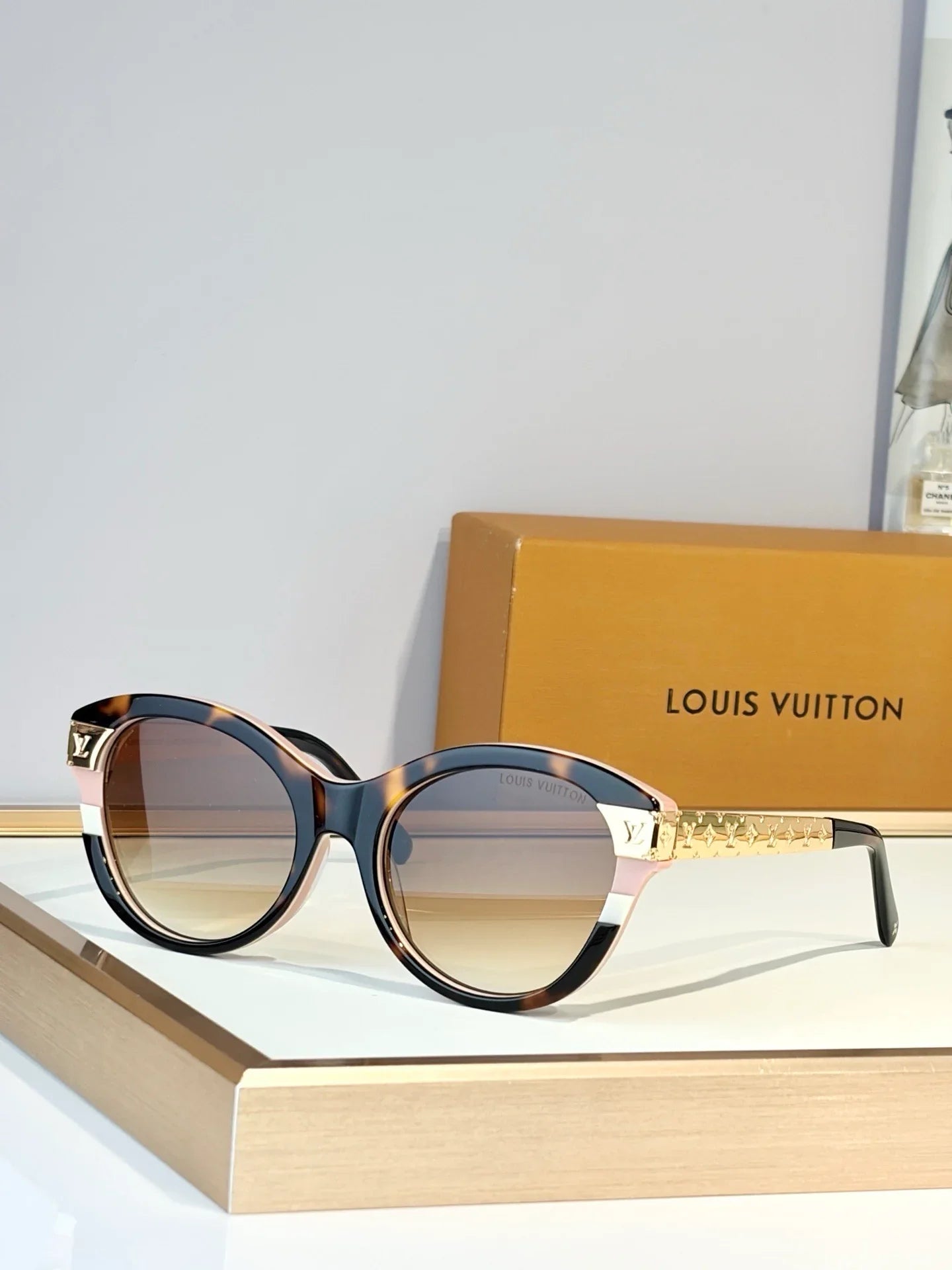 Louis Vuitton Z1857W LV Petit Soupçon Cat Eye Sunglasses  ✨