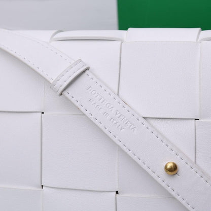 Bottega Veneta Small Cassette Small Intreccio leather bag 💚