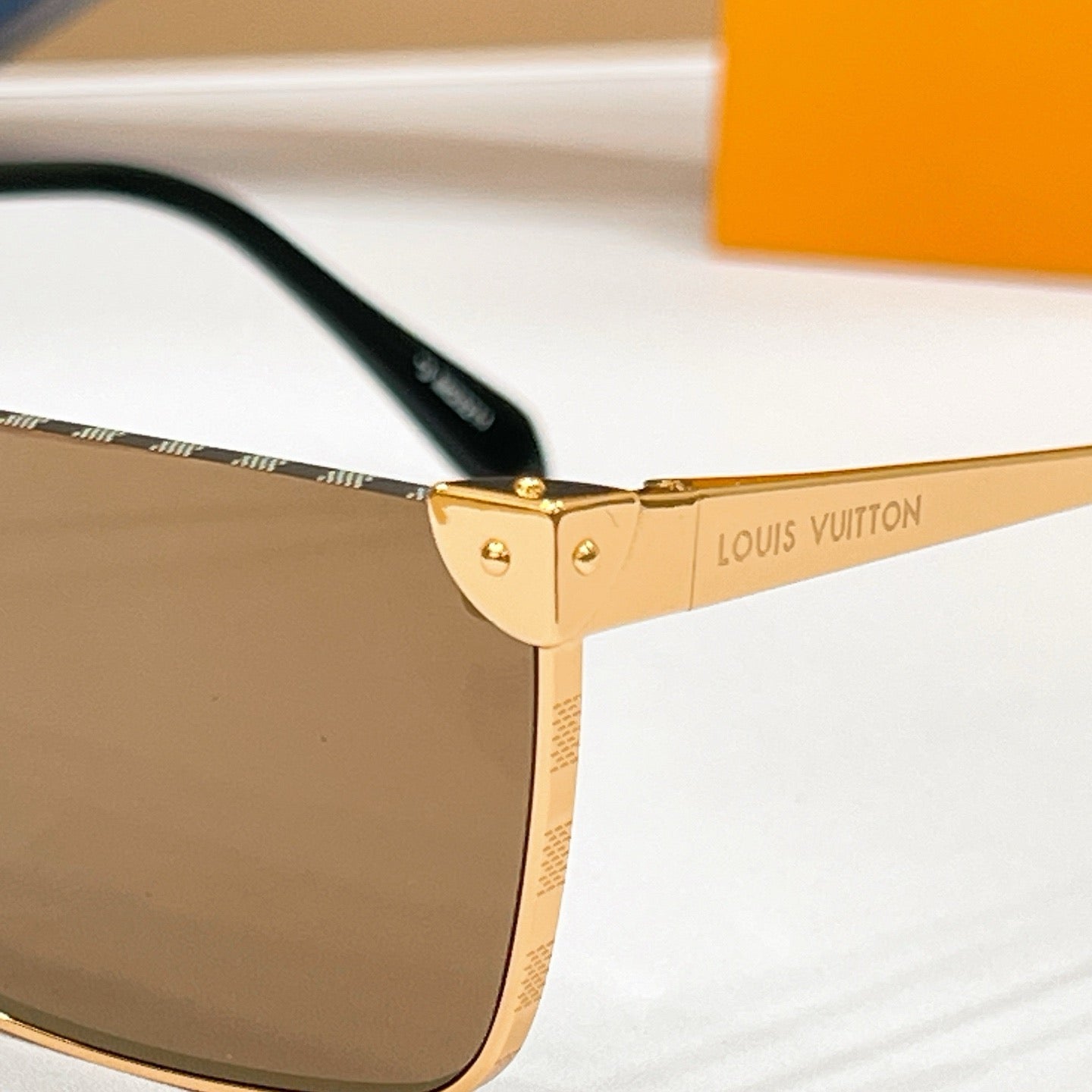 Louis Vuitton Z3206U LV Heritage Metal Low Square Sunglasses  ✨