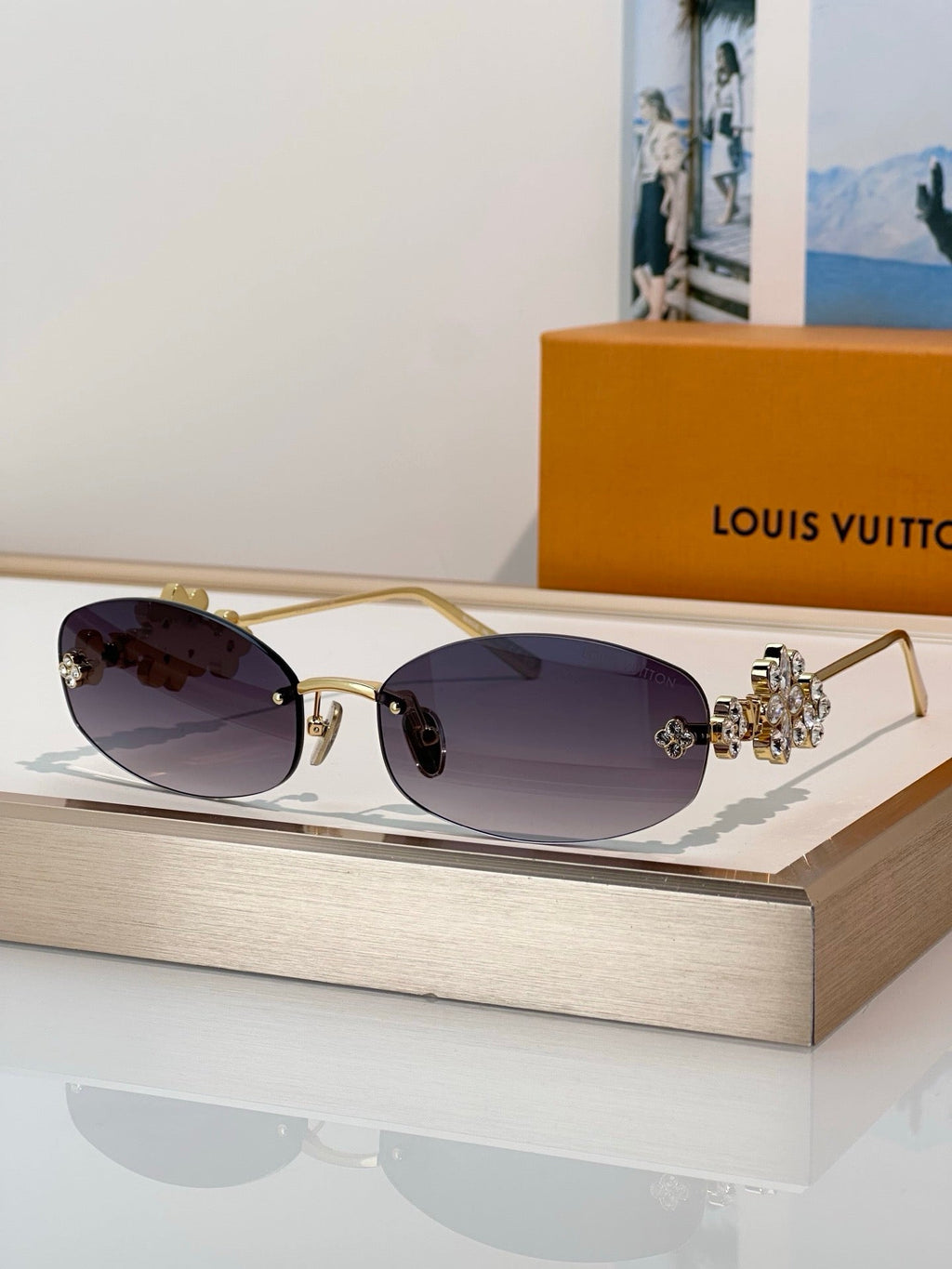 Louis Vuitton Z3186U LV Dazzling Oval Sunglasses  ✨