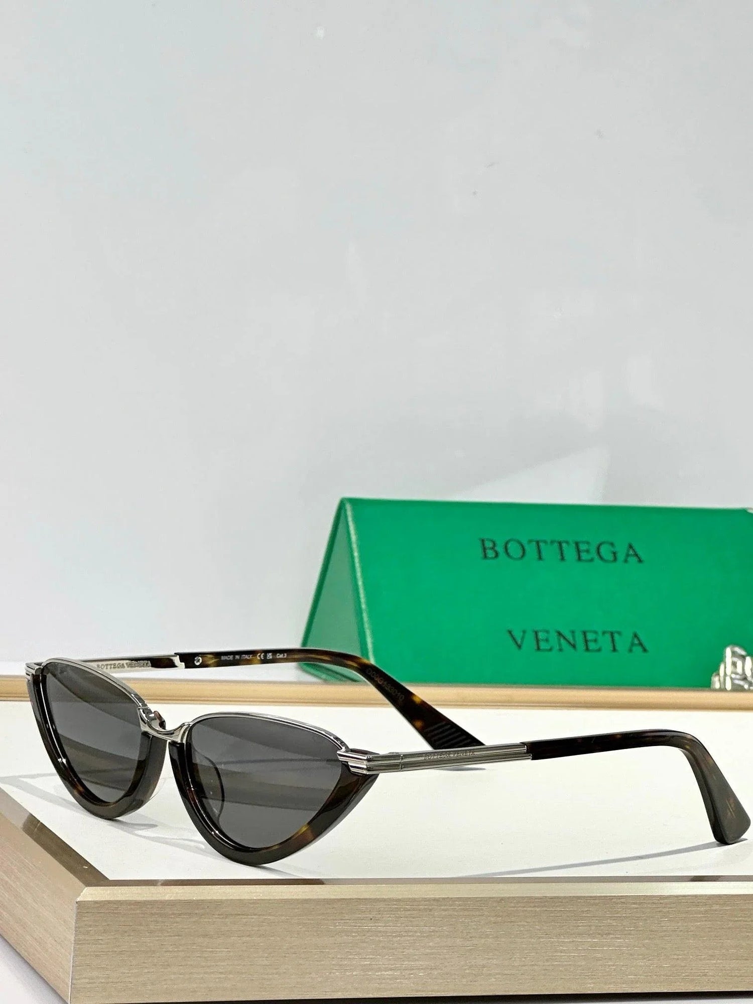 Bottega Veneta BV 1346S 001 Sunglasses 💚