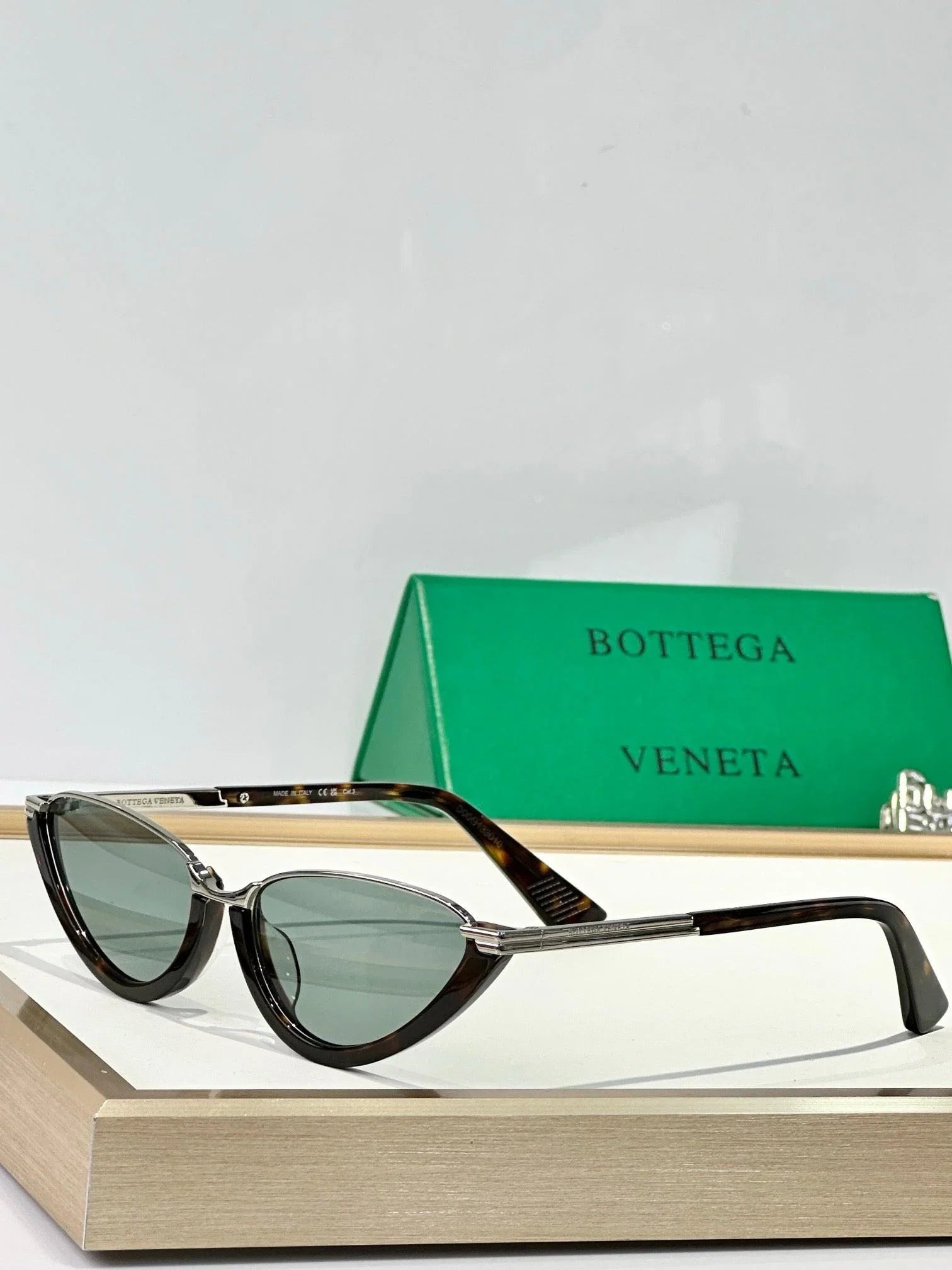 Bottega Veneta BV 1346S 001 Sunglasses 💚