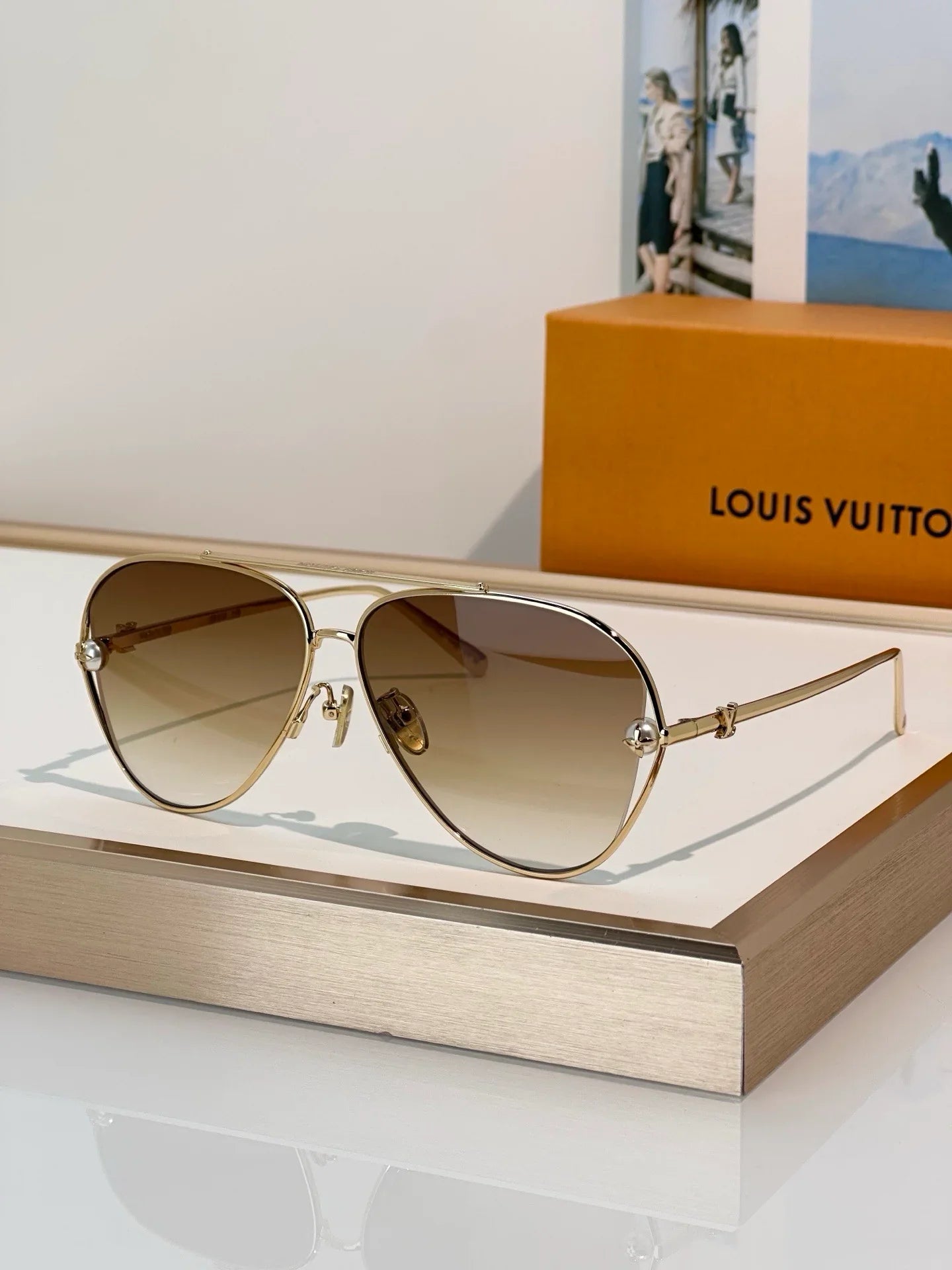 Louis Vuitton Z2994U Pearl Twirl Square Sunglasses   ✨
