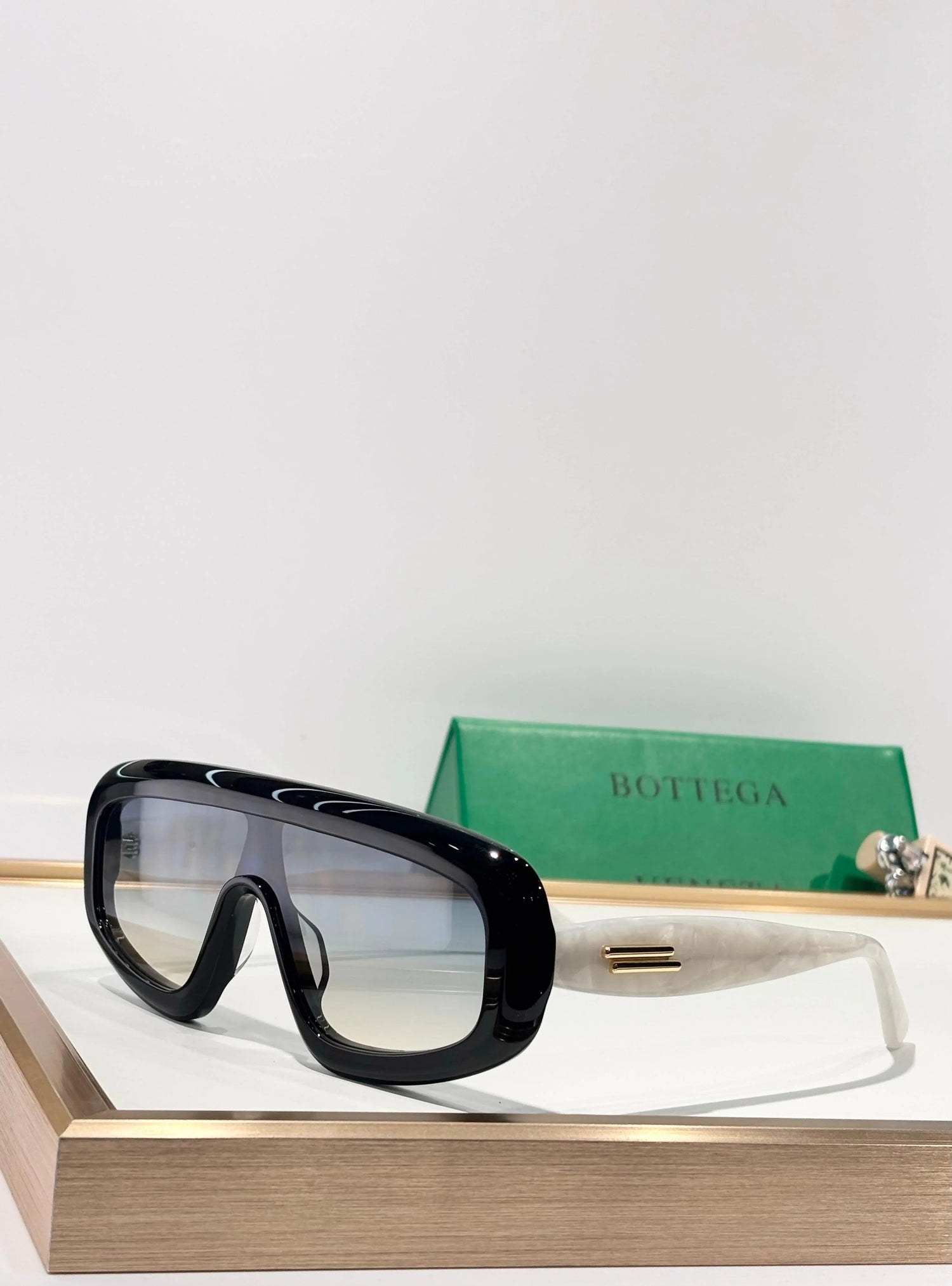 BOTTEGA VENETA  BV1281S 001 - As Seen On Tracee Ellis Ross &amp; Pooja Hegde Sunglasses💚