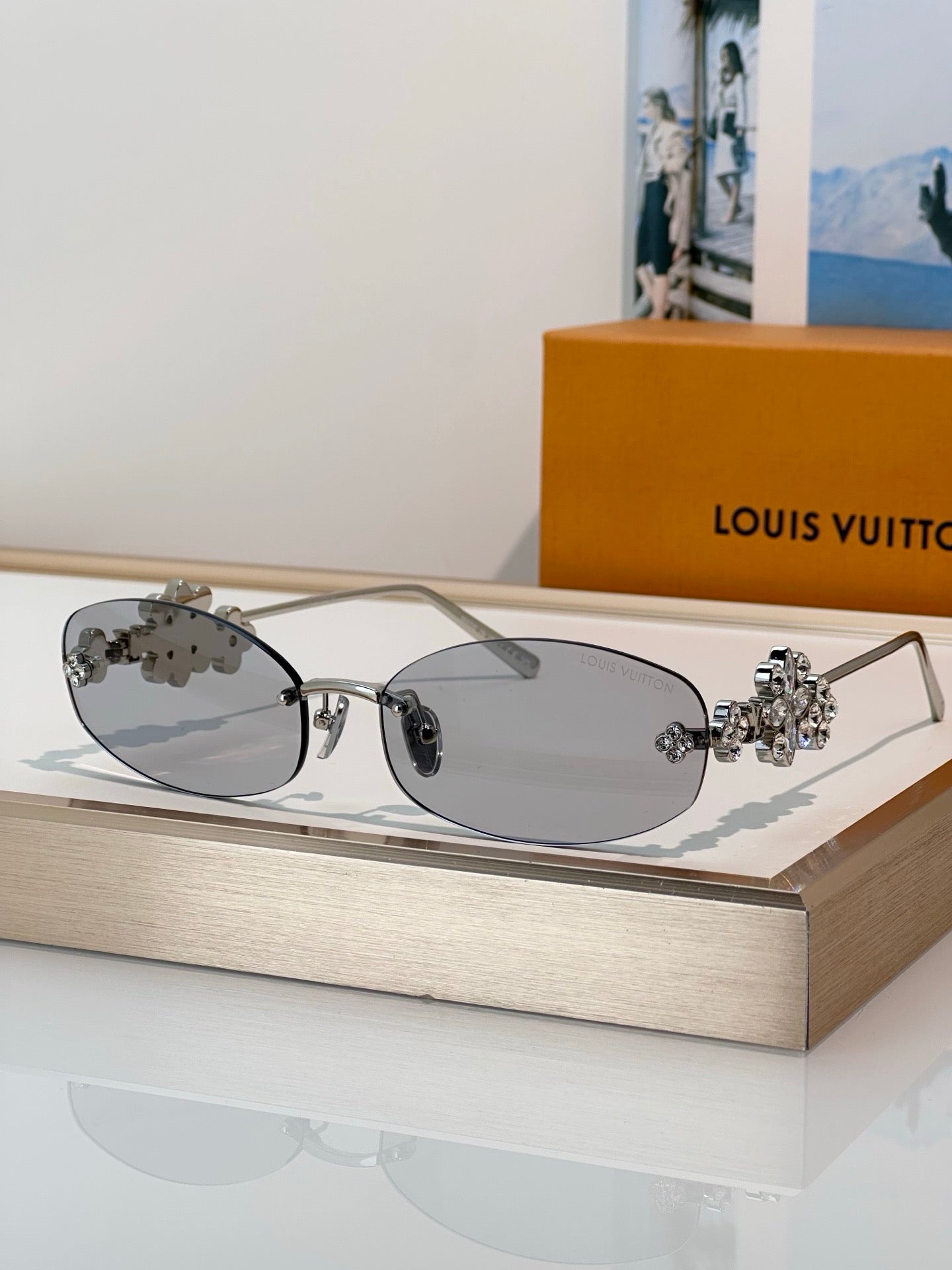 Louis Vuitton Z3186U LV Dazzling Oval Sunglasses  ✨