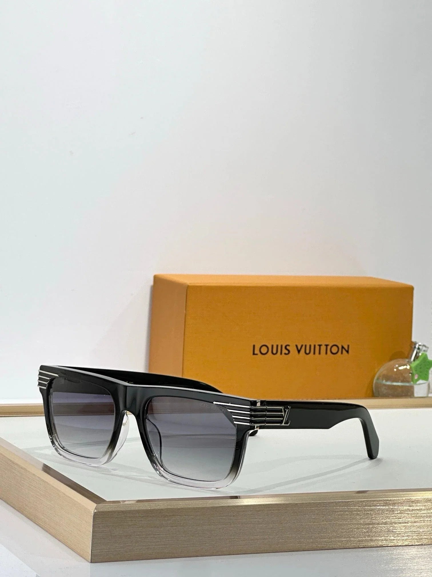 Louis Vuitton Z2746U LV Slide Square Sunglasses ✨