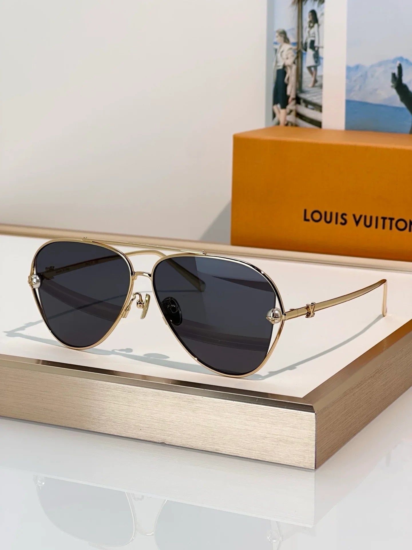 Louis Vuitton Z2994U Pearl Twirl Square Sunglasses   ✨