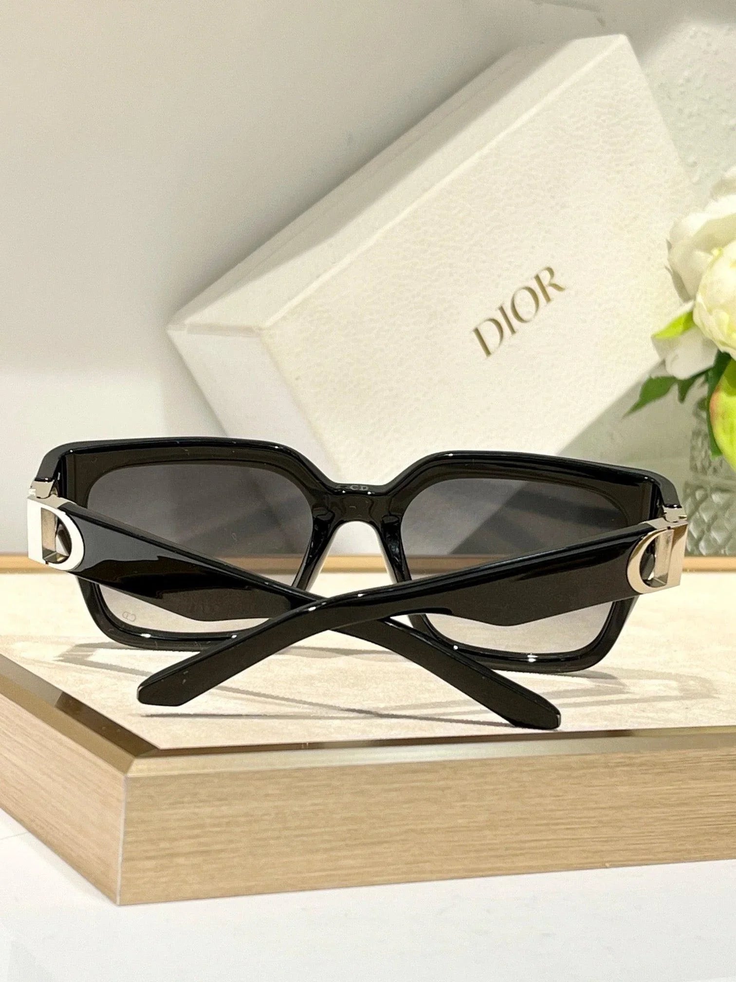 DIOR Sunglasses Dior 30Montaigne S8U Sunglasses✨