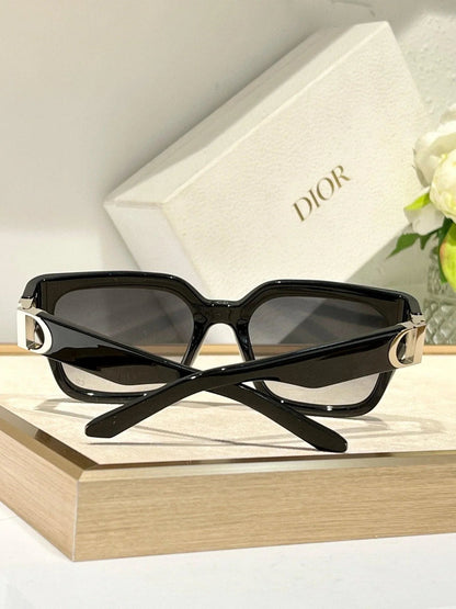DIOR Sunglasses Dior 30Montaigne S8U Sunglasses✨
