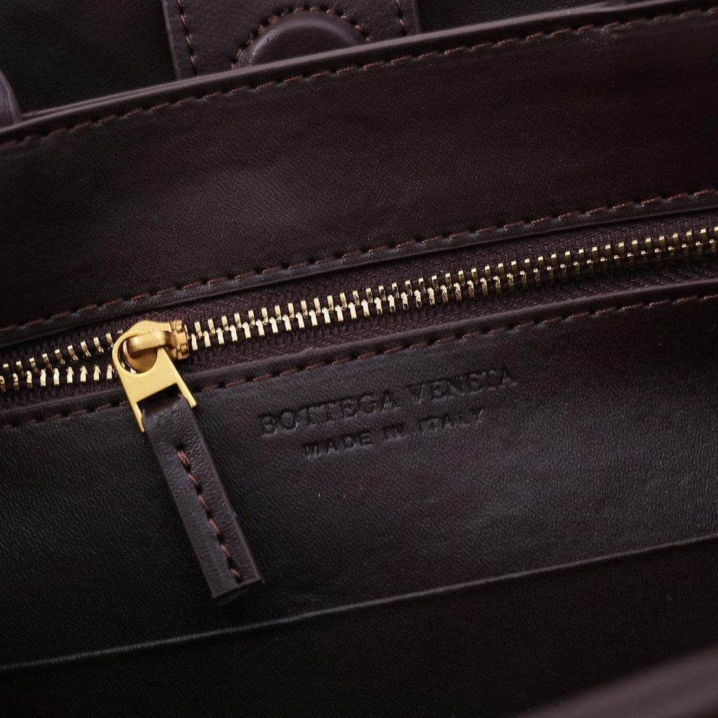 '- Bottega Veneta Small Andiamo leather bag 💚