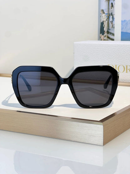 Dior  30Montaigne S6U CD 40083U Rectangular Sunglasses✨