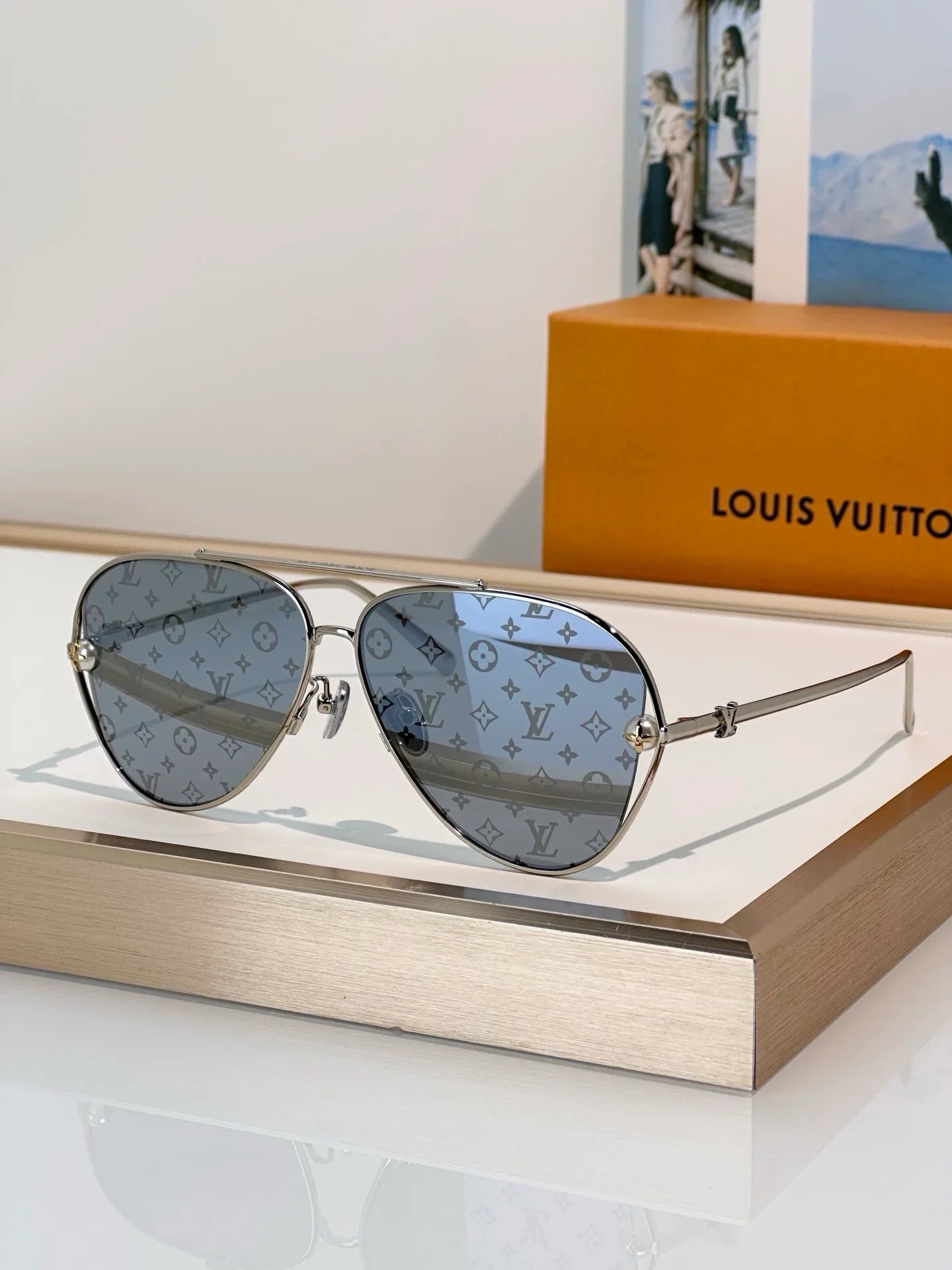 Louis Vuitton Z2994U Pearl Twirl Square Sunglasses   ✨