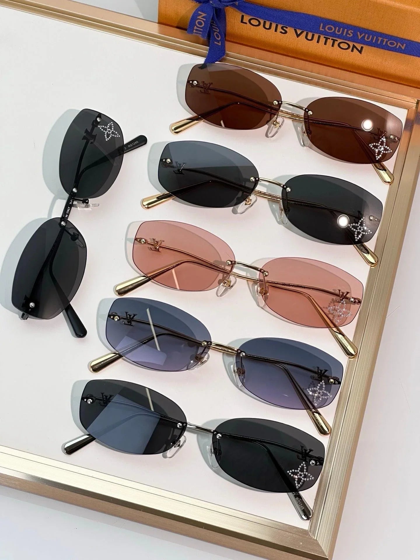 Louis VuittonZ2803U LV Glam 2.0 Oval Sunglasses✨