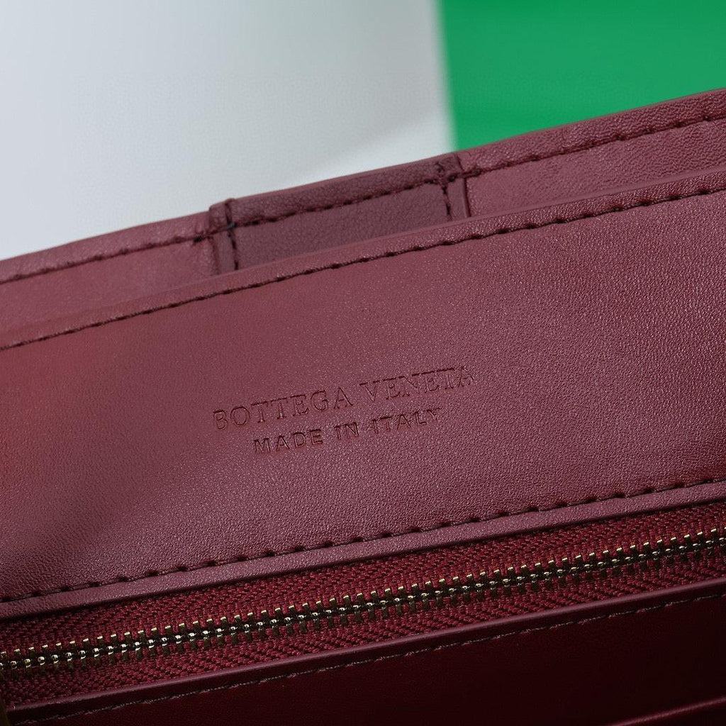 Bottega Veneta Medium Andiamo leather bag 💚
