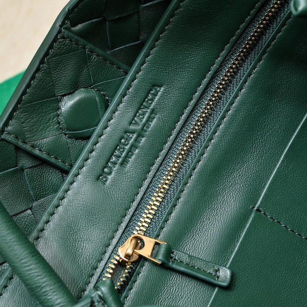 Bottega Veneta Medium Andiamo leather bag 💚