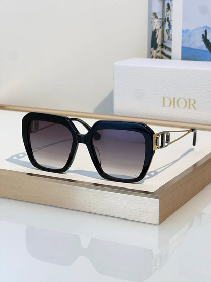 Dior  30Montaigne S6U CD 40083U Rectangular Sunglasses✨