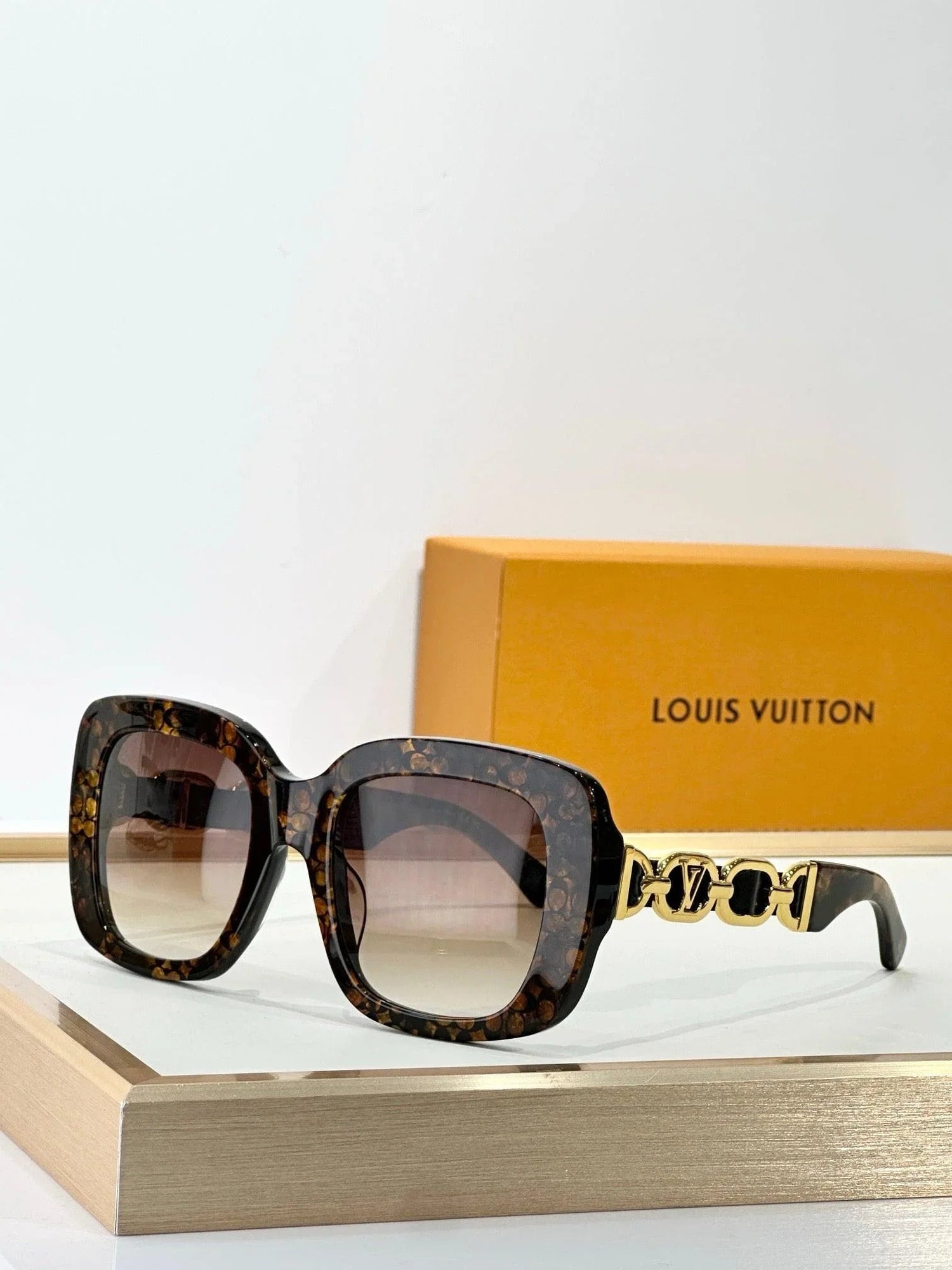 Louis Vuitton Z2861U New My LV Chain Braided Maxi Square Sunglasses  ✨