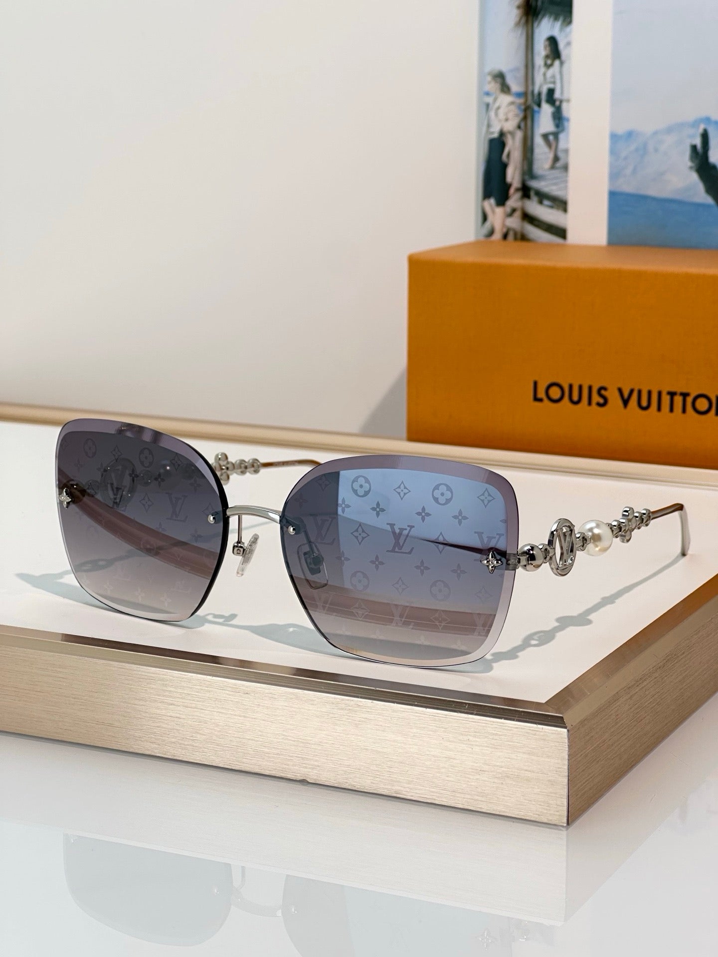 Louis Vuitton Z3167U LV Jewel Pearl Square Sunglasses  ✨
