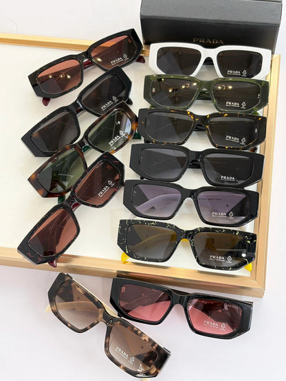 PRADA SPR09Z Sunglasses with triangle logo 🟥