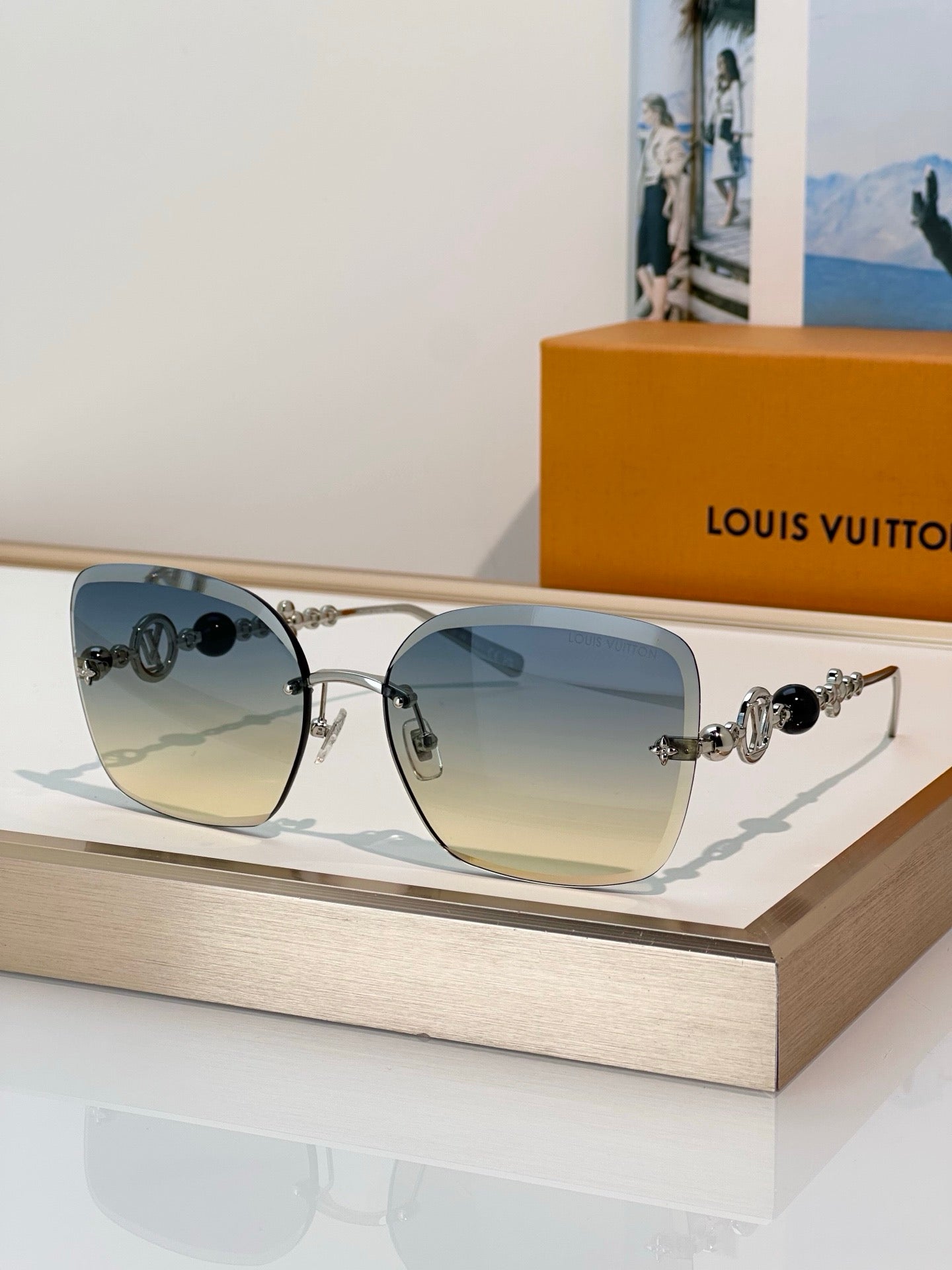 Louis Vuitton Z3167U LV Jewel Pearl Square Sunglasses  ✨