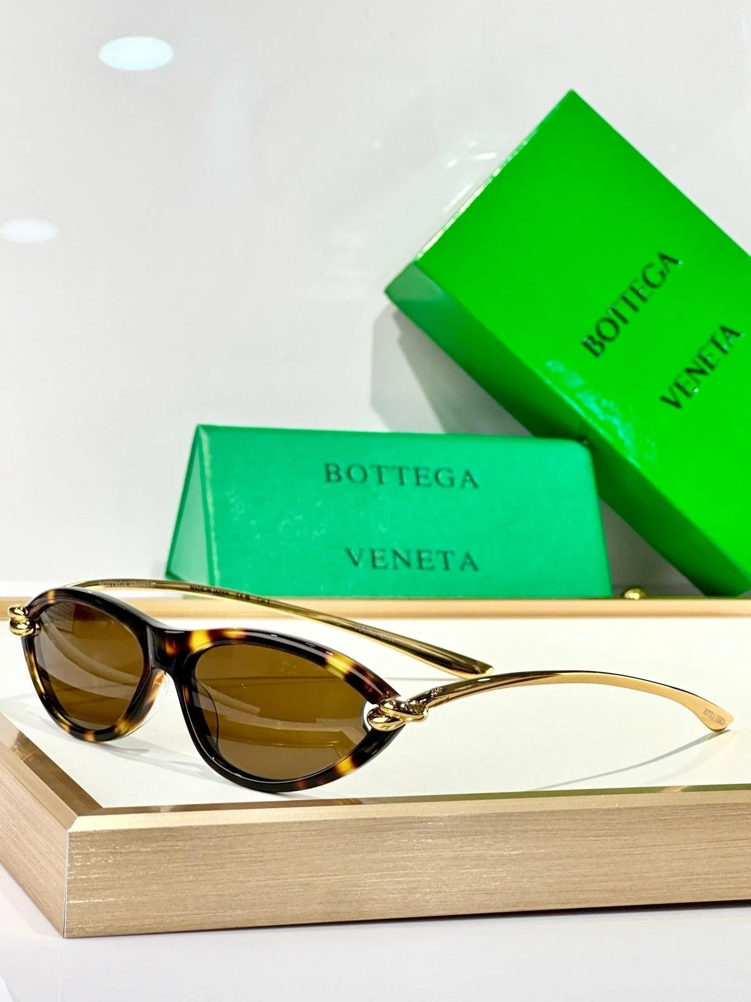 '- BOTTEGA VENETA BV1390 Women's Sunglasses💚