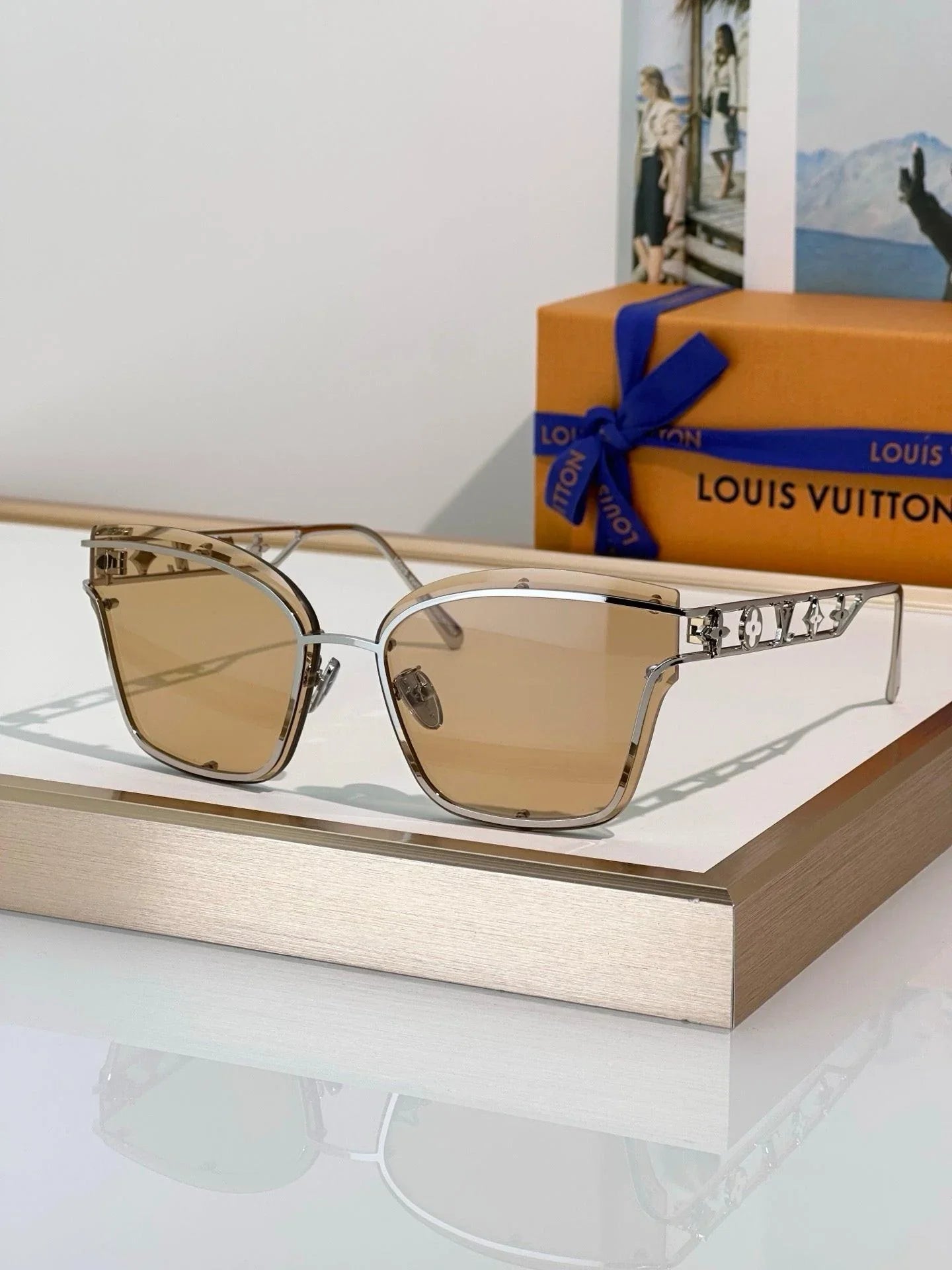 Louis Vuitton Z2938U LV Framed Cat Eye Sunglasses✨