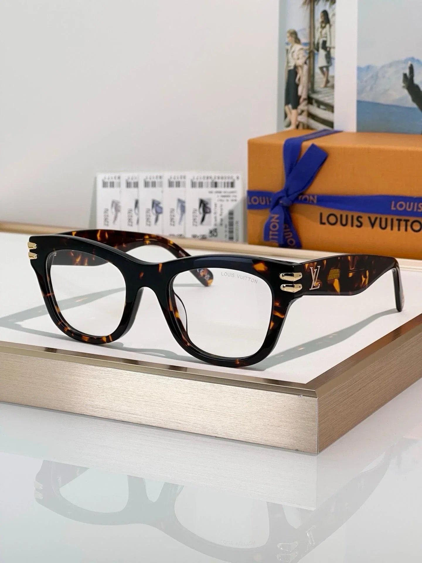 Louis Vuitton Z2927U LV Midnight Cat Eye Sunglasses   ✨